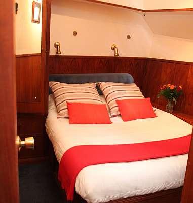 Las cabinas a bordo de la Barcaza "Rosa" son confortables y acogedoras CRUCEROS FLUVIALES CANALES DE FRANCIA CANAL DE GARONNE ROSA HOTEL BARGE DESCUENTOS OFERTAS CRUCEROS EN FAMILIA CRUCEROS EN GRUPO ALQUILER CHARTER DE CRUCEROS BARCOS PRIVADOS CRUCEROS SUR DE FRANCIA CABINAS